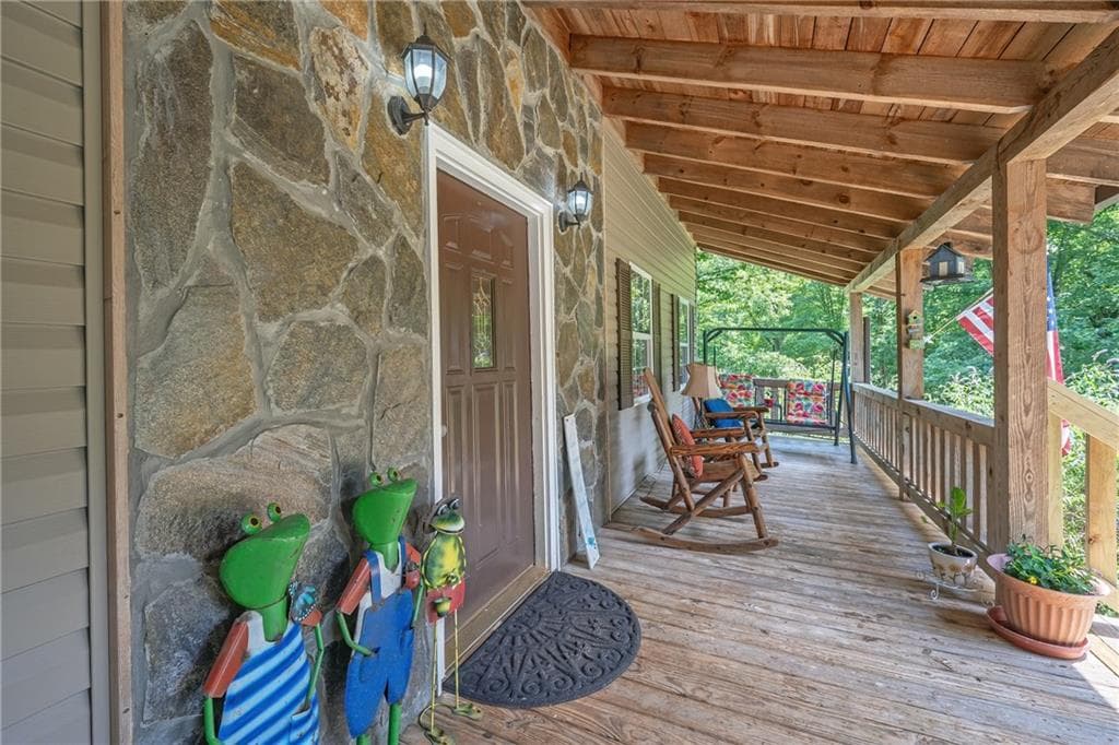 5 bedroom, 3 bathroom, 2,880 sq ft single family residence for sale at 495 Dockery Lane, Mineral Bluff, GA 30559 — photo 4