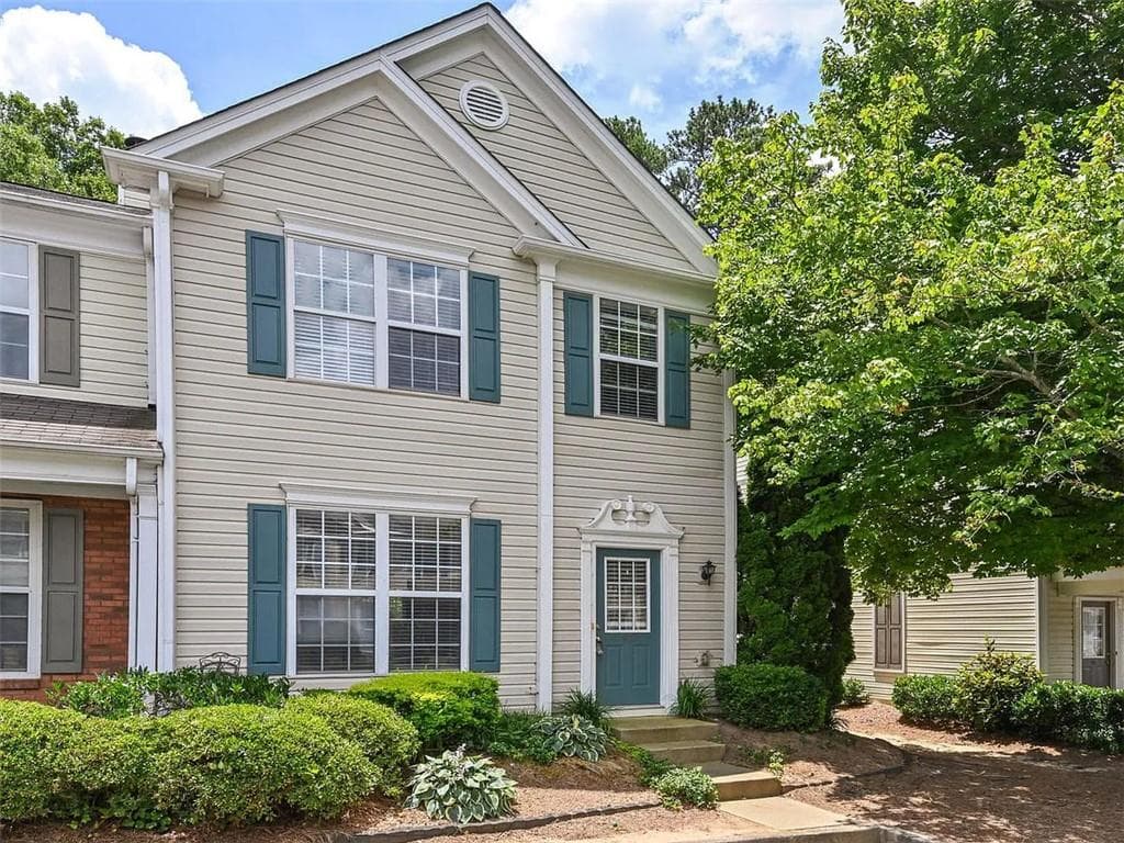 3 bedroom, 3 bathroom, 1,386 sq ft townhouse for rent at 9155 Nesbit Ferry Road 47, Alpharetta, GA 30022 for $2,000 a month — photo 1 of 13