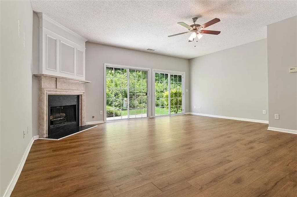 3 bedroom, 3 bathroom, 1,386 sq ft townhouse for rent at 9155 Nesbit Ferry Road 47, Alpharetta, GA 30022 for $2,000 a month — photo 2