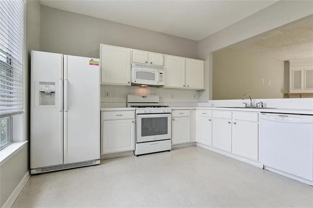 3 bedroom, 3 bathroom, 1,386 sq ft townhouse for rent at 9155 Nesbit Ferry Road 47, Alpharetta, GA 30022 for $2,000 a month — photo 4