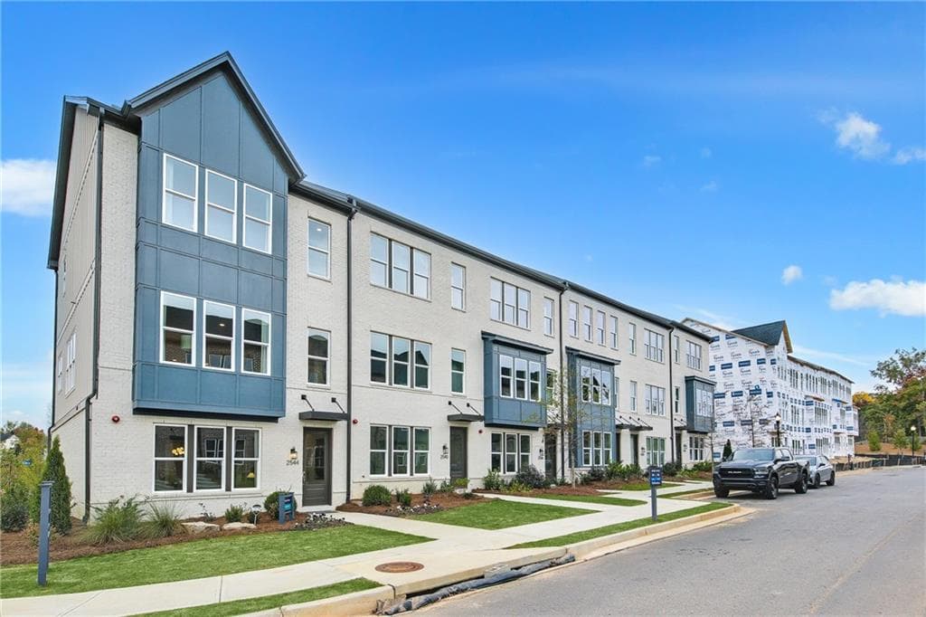 3 bedroom, 4 bathroom, 1,919 sq ft townhouse under contract at 2733 Chestnut Willow Walk 61, Smyrna, GA 30080 — photo 3