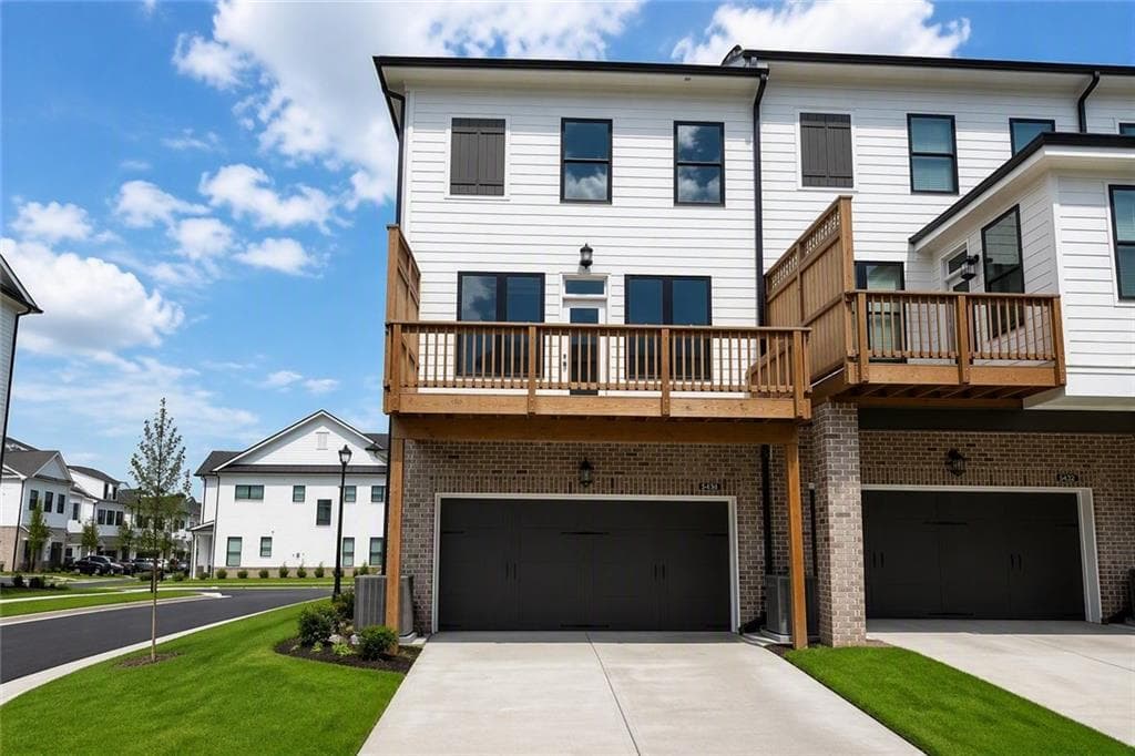 3 bedroom, 4 bathroom, 1,893 sq ft townhouse for sale at 5434 Howington Court 189, Buford, GA 30518 — photo 3
