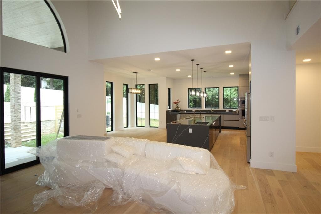 7 bedroom, 7 bathroom, 7,700 sq ft single family residence under contract at 39 Johnson Ferry Road, Sandy Springs, GA 30328 — photo 9