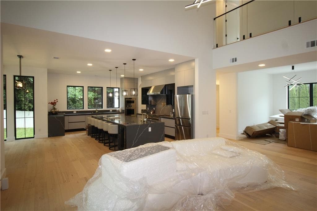 7 bedroom, 7 bathroom, 7,700 sq ft single family residence under contract at 39 Johnson Ferry Road, Sandy Springs, GA 30328 — photo 10