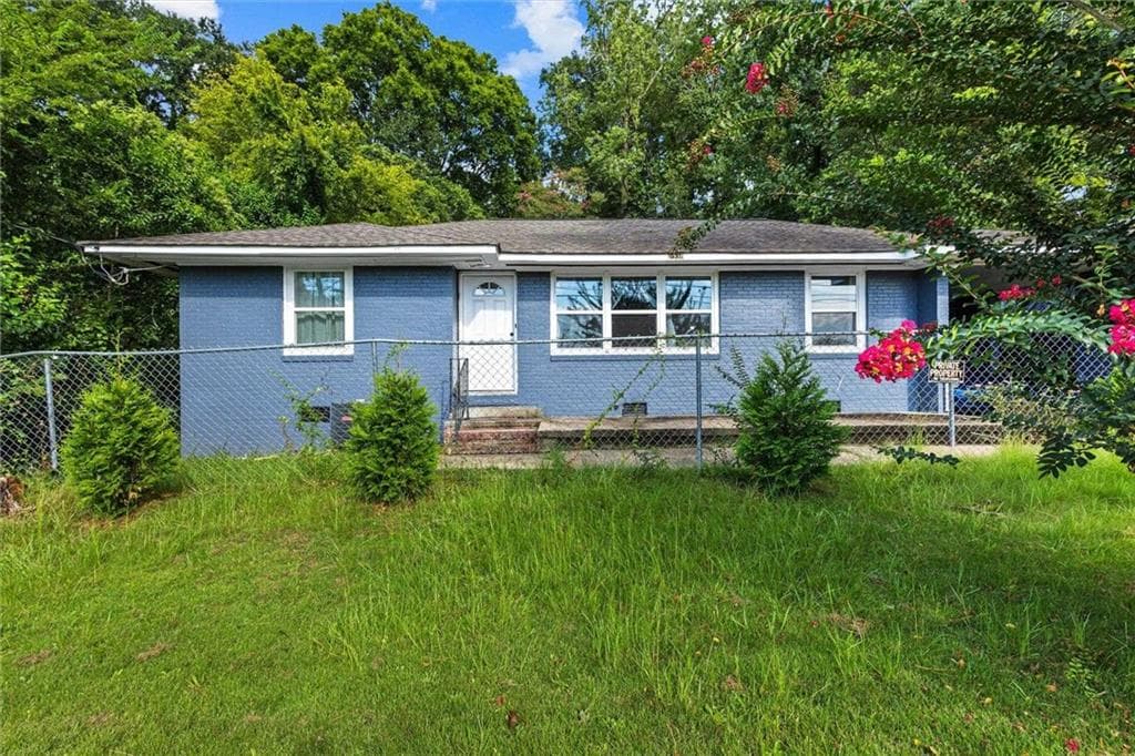 3 bedroom, 1 bathroom, 1,176 sq ft single family residence for sale at 2338 Fort Benning Road, Columbus, GA 31903