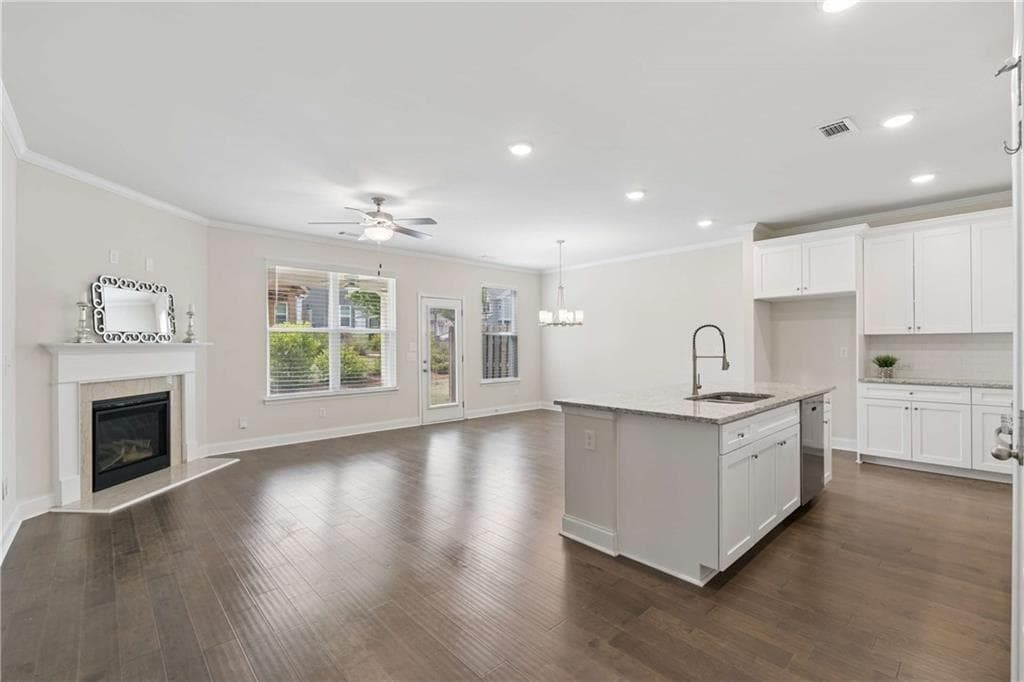 3 bedroom, 3 bathroom, 1,843 sq ft townhouse for sale at 6930 Cedar Glen Road, Atlanta, GA 30360 — photo 3