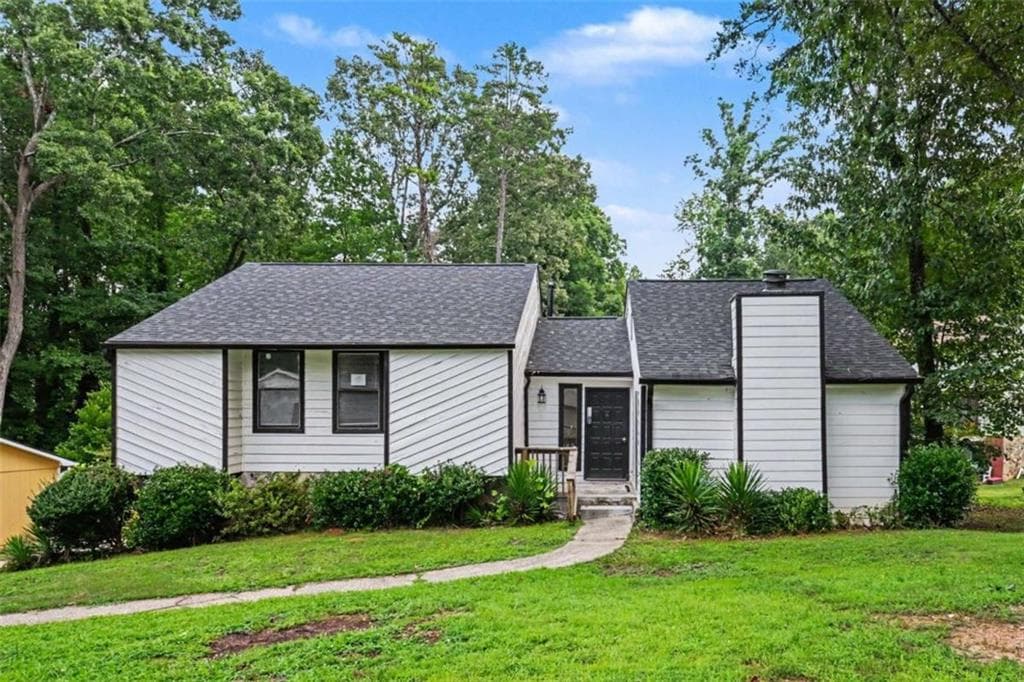 3 bedroom, 2 bathroom, 1,636 sq ft single family residence for sale at 1144 Cedar Log Place, Austell, GA 30168 — photo 1 of 27