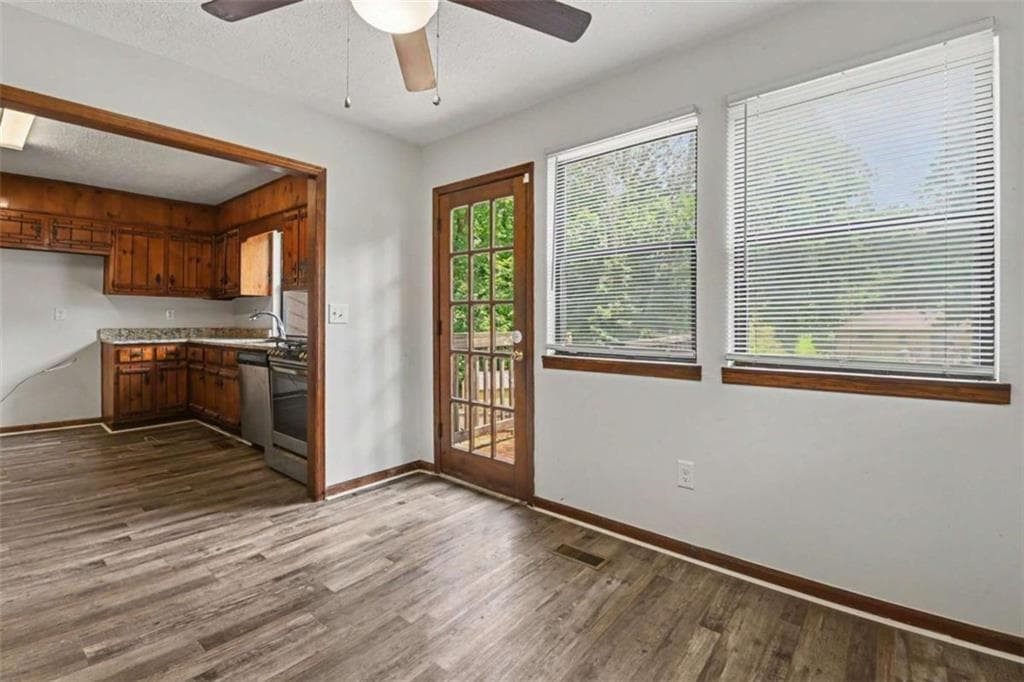 3 bedroom, 2 bathroom, 1,636 sq ft single family residence for sale at 1144 Cedar Log Place, Austell, GA 30168 — photo 7