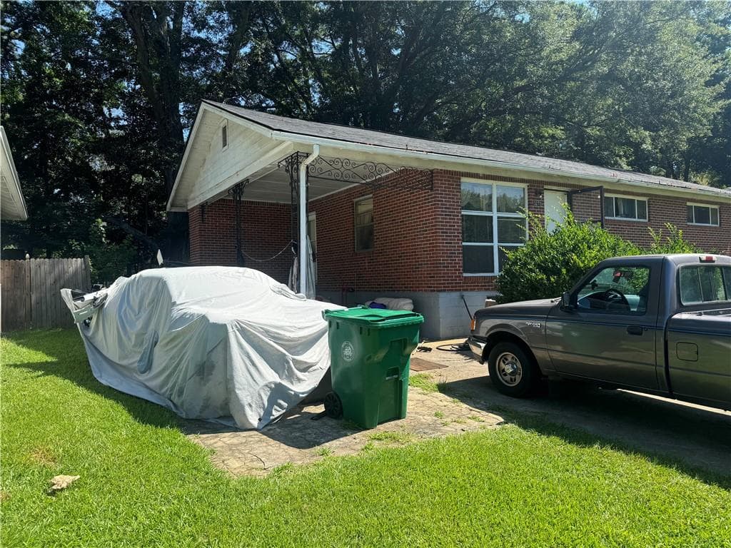 2 bedroom, 1 bathroom, 1,000 sq ft single family residence for sale at 3272 Glenco Drive, Decatur, GA 30032 — photo 1 of 40