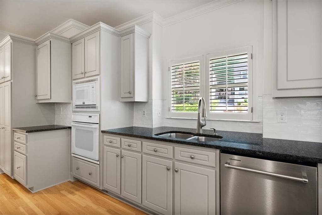 4 bedroom, 4 bathroom, 3,351 sq ft single family residence for rent at 2190 Stephen Long Drive, Atlanta, GA 30305 for $7,600 a month — photo 9
