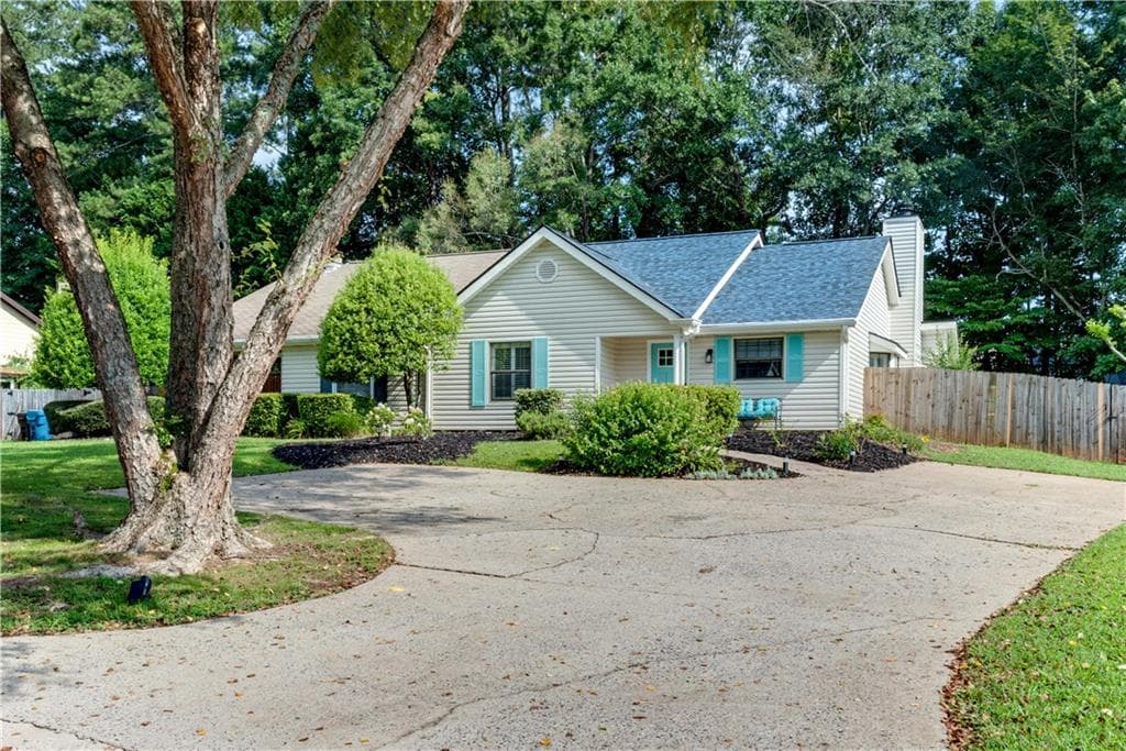 2 bedroom, 2 bathroom, 1,224 sq ft duplex for rent at 5097 Village Green Way, Alpharetta, GA 30009 for $2,350 a month