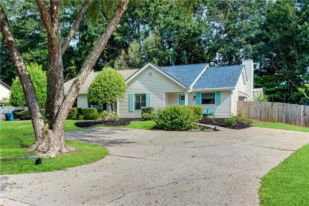 2 bedroom, 2 bathroom, 1,224 sq ft duplex for rent at 5097 Village Green Way, Alpharetta, GA 30009 for $2,350 a month — photo 2