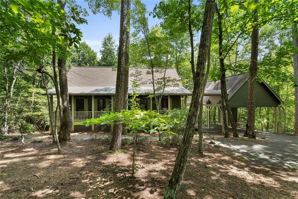 2 bedroom, 3 bathroom, 1,776 sq ft single family residence for sale at 81 Sweetgum Circle, Jasper, GA 30143