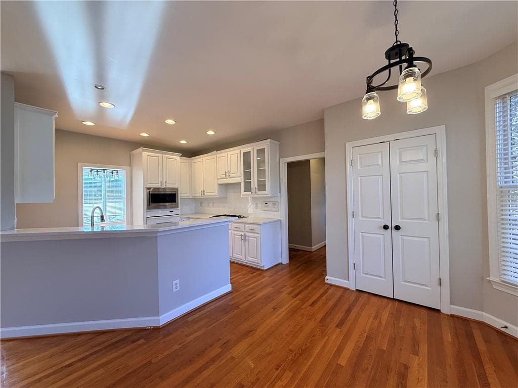 5 bedroom, 3 bathroom, 2,823 sq ft single family residence for sale at 425 Arbor Creek Overlook, Roswell, GA 30076 — photo 9