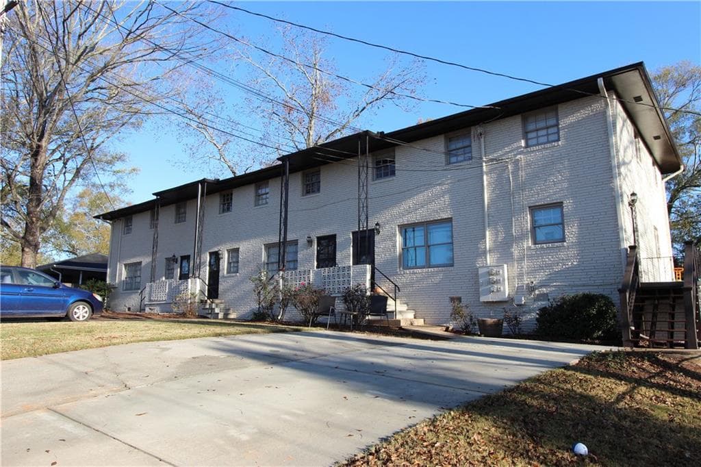 2 bedroom, 1 bathroom, 700 sq ft apartment for rent at 514 Clover Drive 4, Buford, GA 30518 for $1,500 a month