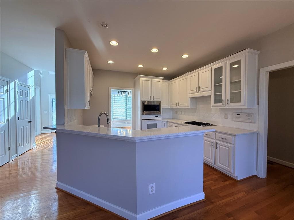 5 bedroom, 3 bathroom, 2,823 sq ft single family residence for sale at 425 Arbor Creek Overlook, Roswell, GA 30076 — photo 10