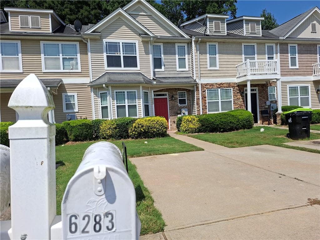 3 bedroom, 3 bathroom, 1,440 sq ft townhouse under contract at 6283 Ellenwood Drive, Rex, GA 30273 — photo 2
