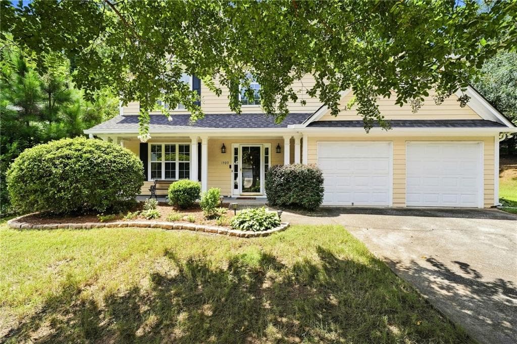 4 bedroom, 3 bathroom, 2,286 sq ft single family residence for sale at 1593 Woodmore Drive, Marietta, GA 30008 — photo 4
