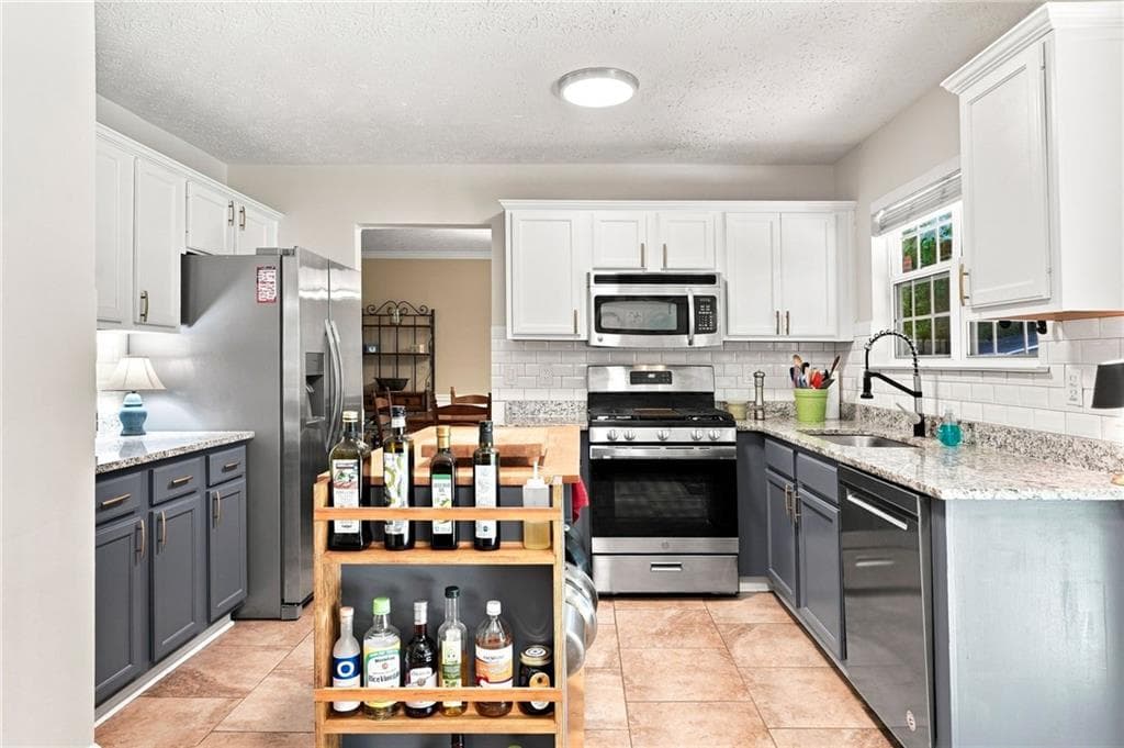 4 bedroom, 3 bathroom, 2,286 sq ft single family residence for sale at 1593 Woodmore Drive, Marietta, GA 30008 — photo 7
