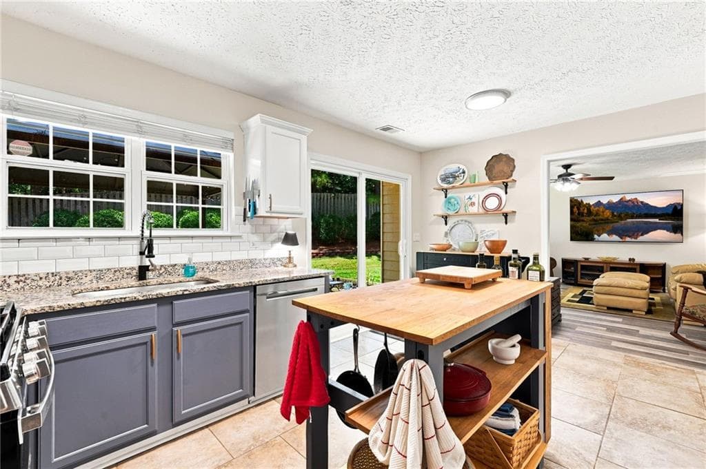 4 bedroom, 3 bathroom, 2,286 sq ft single family residence for sale at 1593 Woodmore Drive, Marietta, GA 30008 — photo 8