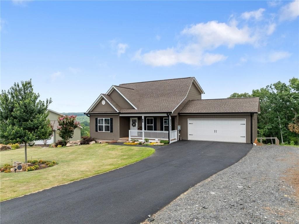 3 bedroom, 3 bathroom, 1,736 sq ft single family residence under contract at 150 Grand Oak Lane, Dahlonega, GA 30533 — photo 2