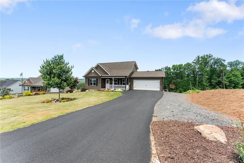 3 bedroom, 3 bathroom, 1,736 sq ft single family residence under contract at 150 Grand Oak Lane, Dahlonega, GA 30533 — photo 3