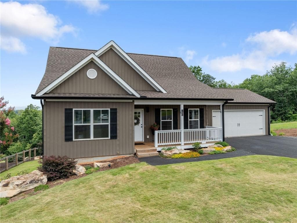 3 bedroom, 3 bathroom, 1,736 sq ft single family residence under contract at 150 Grand Oak Lane, Dahlonega, GA 30533