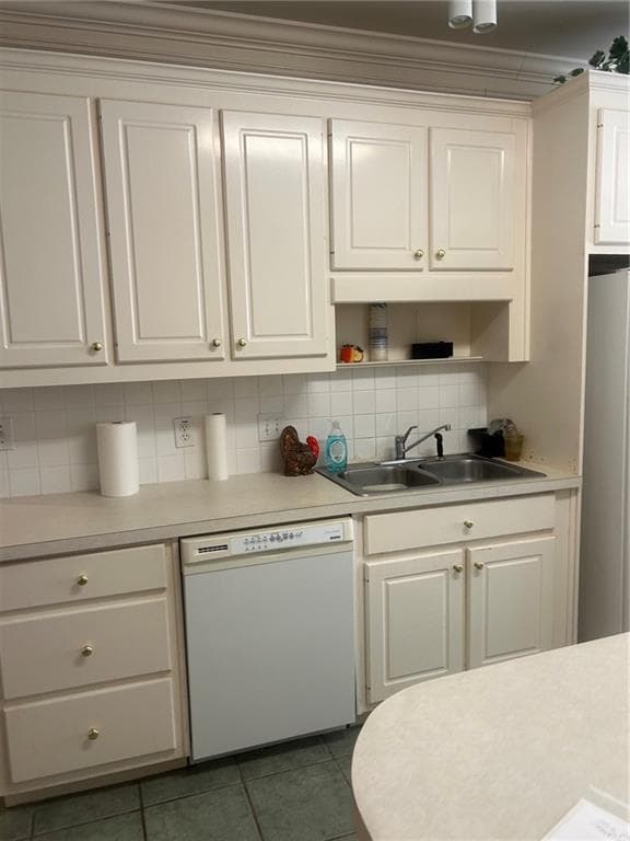 4 bedroom, 3 bathroom, 2,387 sq ft single family residence under contract at 4271 Ivy Run, Ellenwood, GA 30294 — photo 3