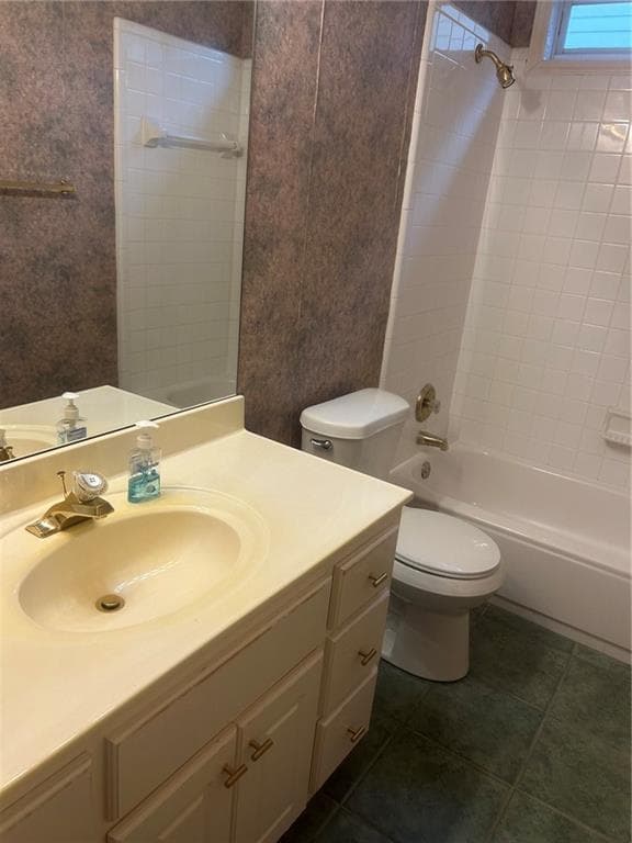 4 bedroom, 3 bathroom, 2,387 sq ft single family residence under contract at 4271 Ivy Run, Ellenwood, GA 30294 — photo 8