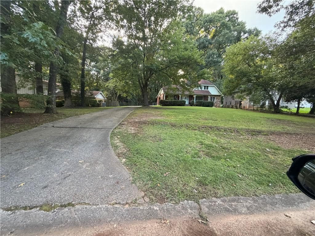 4 bedroom, 2 bathroom, 1,841 sq ft single family residence for sale at 6545 Katie Lane, Morrow, GA 30260 — photo 2