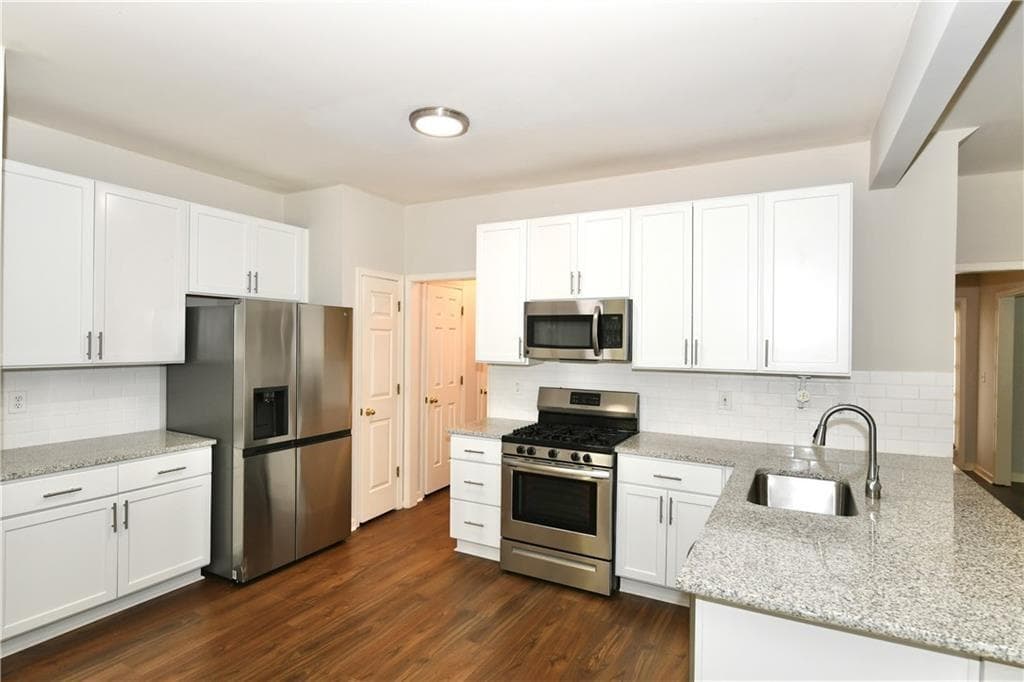 4 bedroom, 3 bathroom, 2,196 sq ft single family residence for rent at 5025 Byers Road, Alpharetta, GA 30022 for $2,900 a month — photo 8