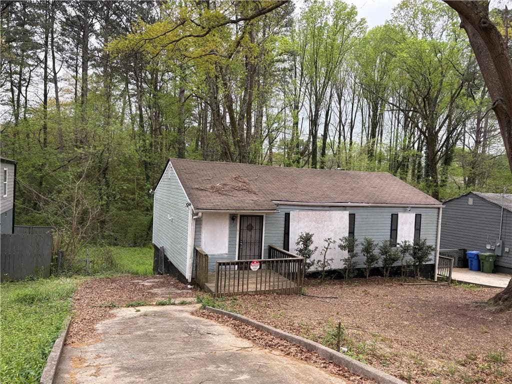 2 bedroom, 1 bathroom, 768 sq ft single family residence for sale at 2550 Godfrey Drive, Atlanta, GA 30318