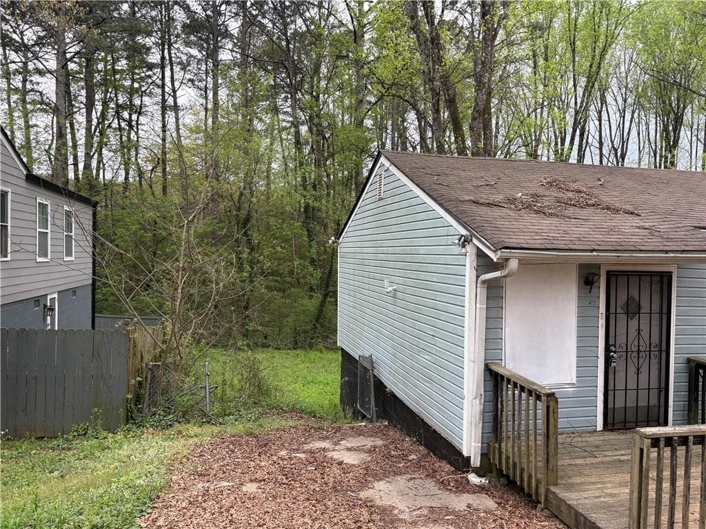 2 bedroom, 1 bathroom, 768 sq ft single family residence for sale at 2550 Godfrey Drive, Atlanta, GA 30318 — photo 2