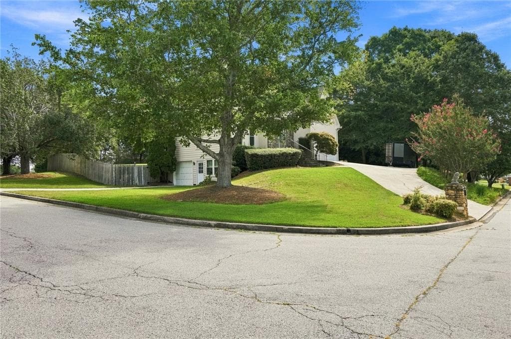 4 bedroom, 3 bathroom, 2,296 sq ft single family residence under contract at 1464 Millennial Lane, Lawrenceville, GA 30045 — photo 3