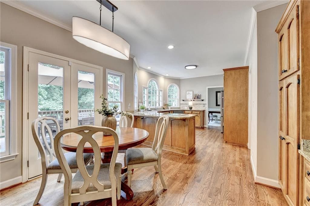 5 bedroom, 4 bathroom, 4,119 sq ft single family residence for sale at 350 Welwyn Walk, Alpharetta, GA 30022 — photo 2