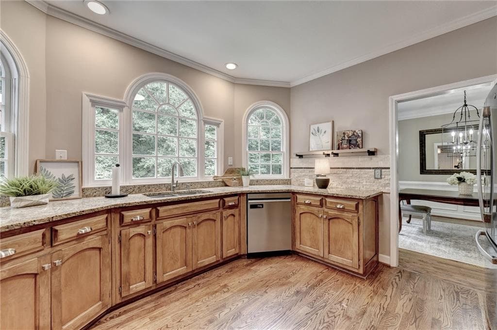 5 bedroom, 4 bathroom, 4,119 sq ft single family residence for sale at 350 Welwyn Walk, Alpharetta, GA 30022 — photo 7