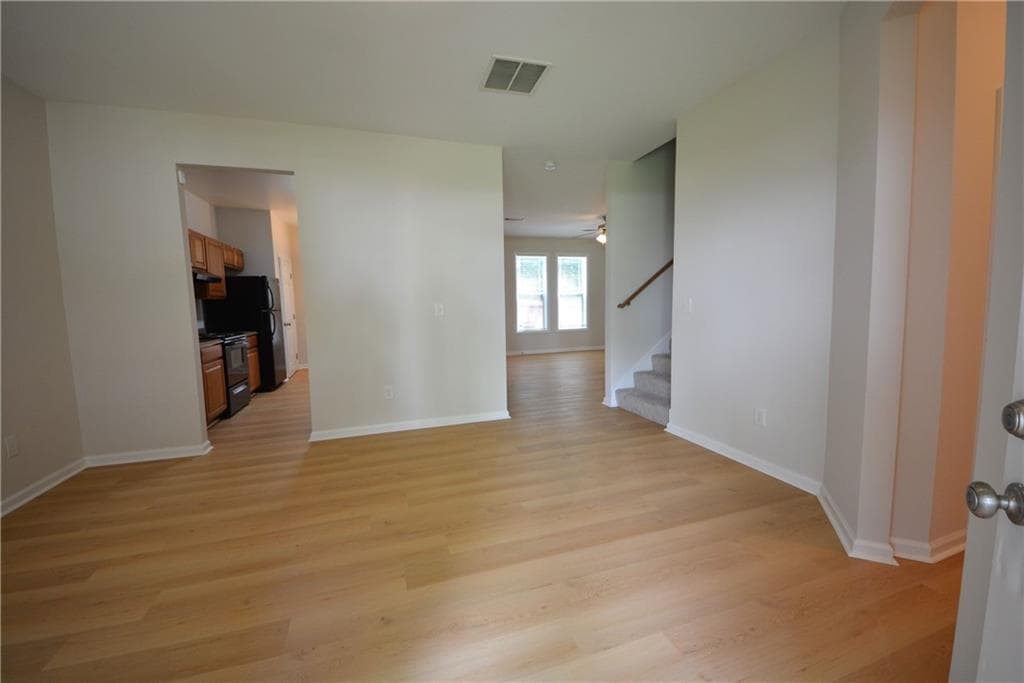 4 bedroom, 3 bathroom, 1,888 sq ft single family residence for sale at 1550 Persimmon Trace, Morrow, GA 30260 — photo 9