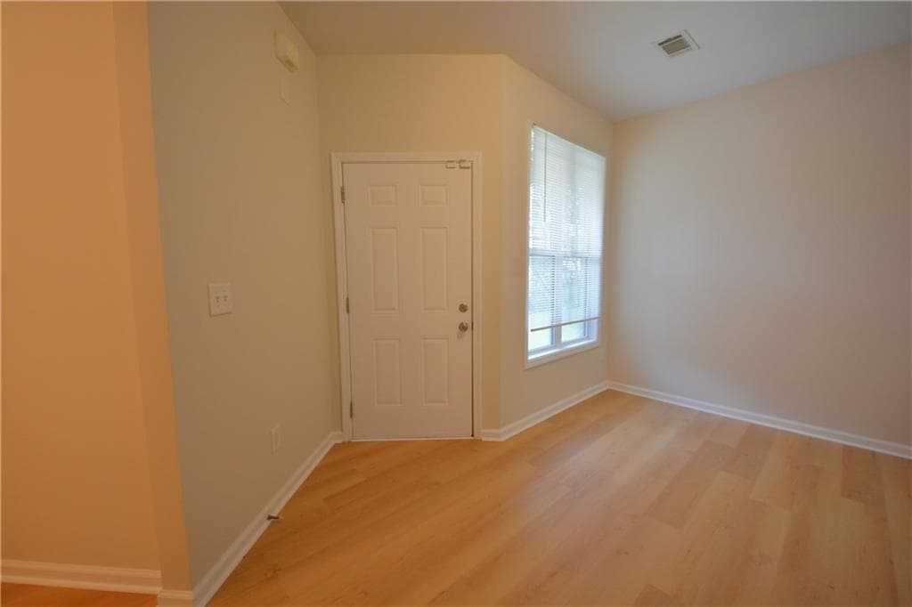 4 bedroom, 3 bathroom, 1,888 sq ft single family residence for sale at 1550 Persimmon Trace, Morrow, GA 30260 — photo 10