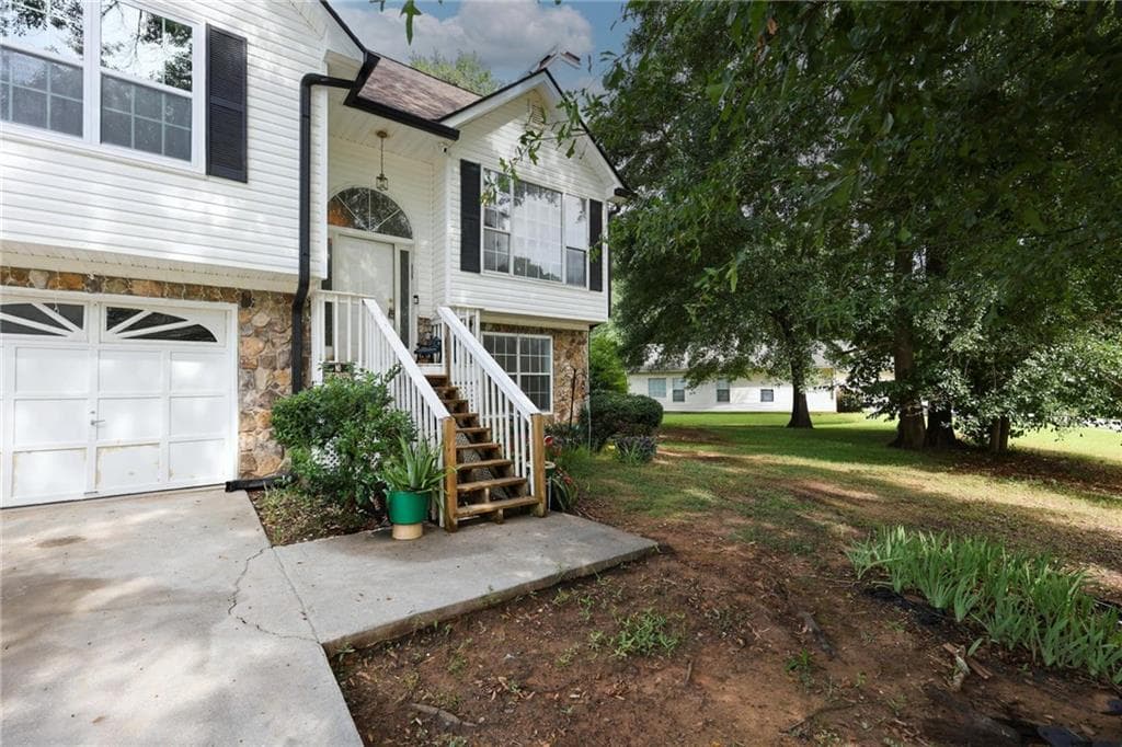 3 bedroom, 3 bathroom, 1,938 sq ft single family residence for sale at 75 Woodland Ridge Circle, Covington, GA 30016