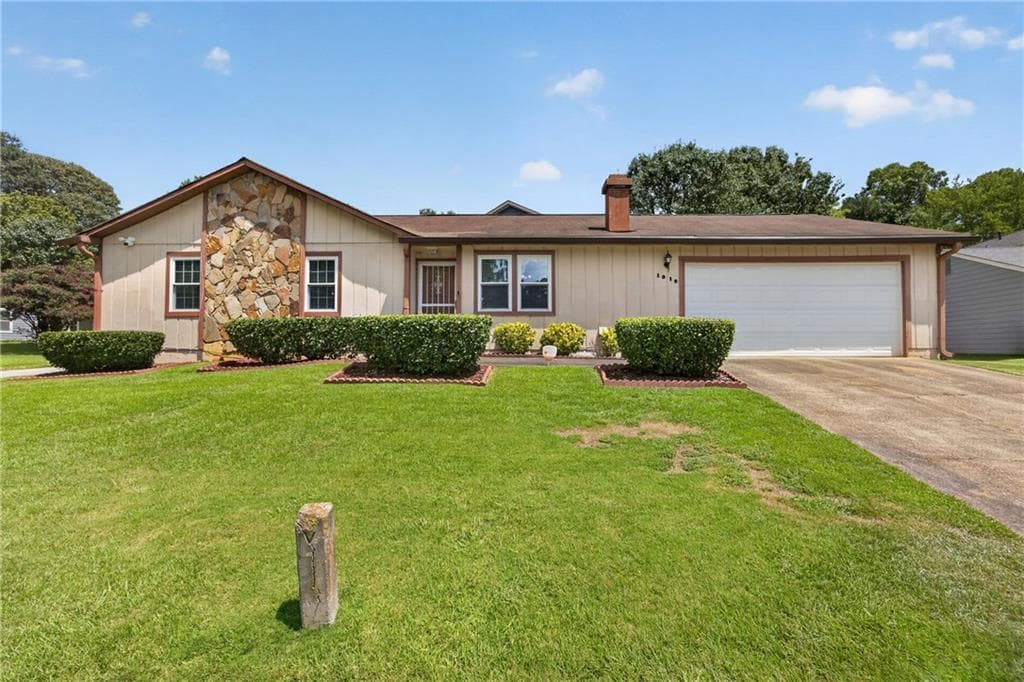 3 bedroom, 2 bathroom, 1,210 sq ft single family residence for sale at 1019 Park West Lane, Stone Mountain, GA 30088