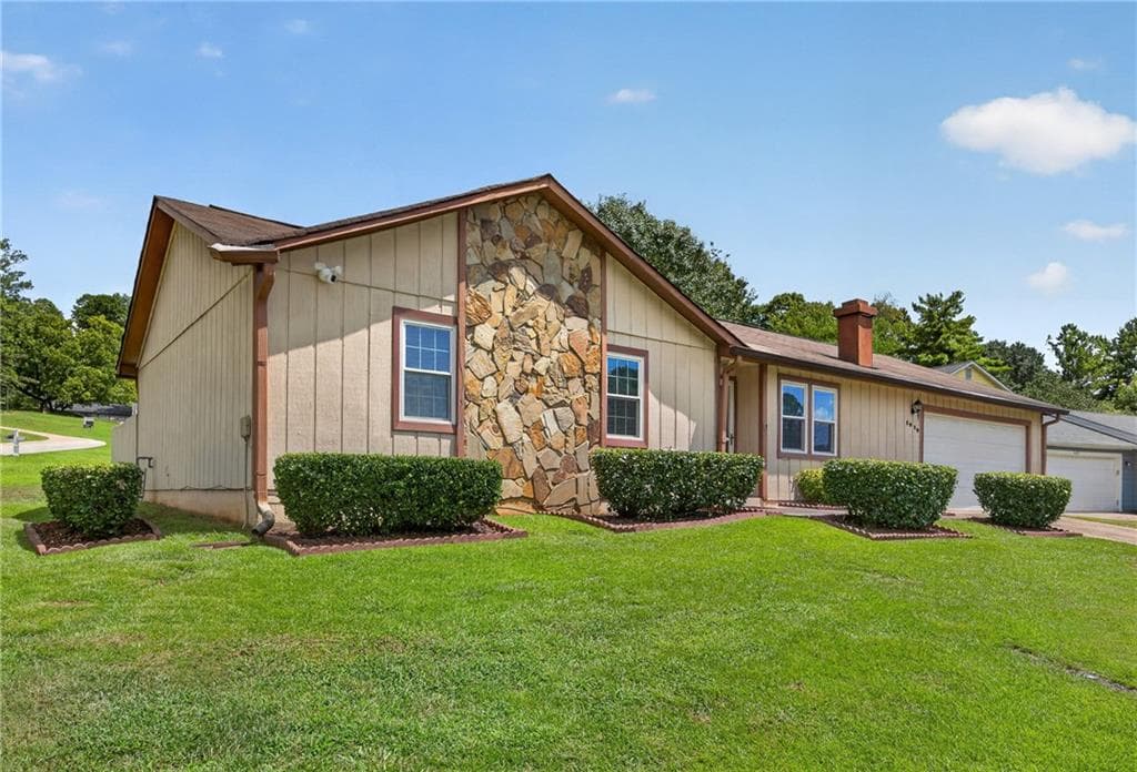 3 bedroom, 2 bathroom, 1,210 sq ft single family residence for sale at 1019 Park West Lane, Stone Mountain, GA 30088 — photo 2