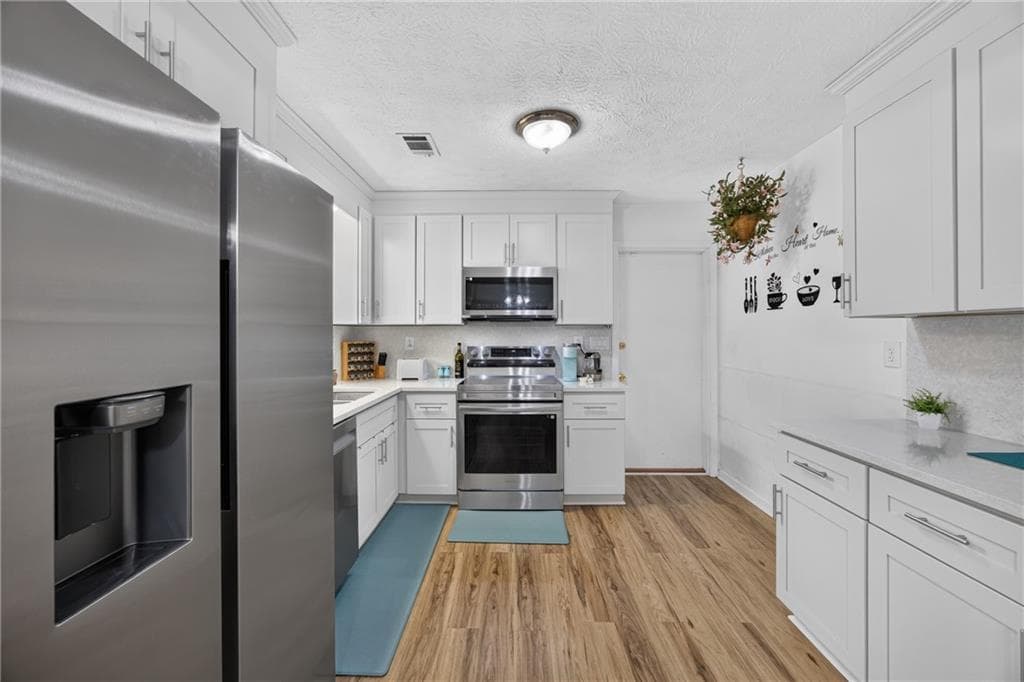 3 bedroom, 2 bathroom, 1,210 sq ft single family residence for sale at 1019 Park West Lane, Stone Mountain, GA 30088 — photo 9