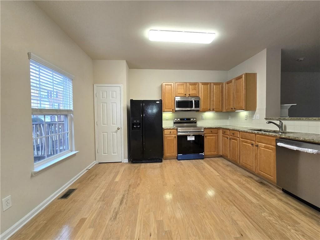 4 bedroom, 4 bathroom, 1,860 sq ft townhouse for rent at 2120 Meadow Peak Road, Duluth, GA 30097 for $2,150 a month — photo 10