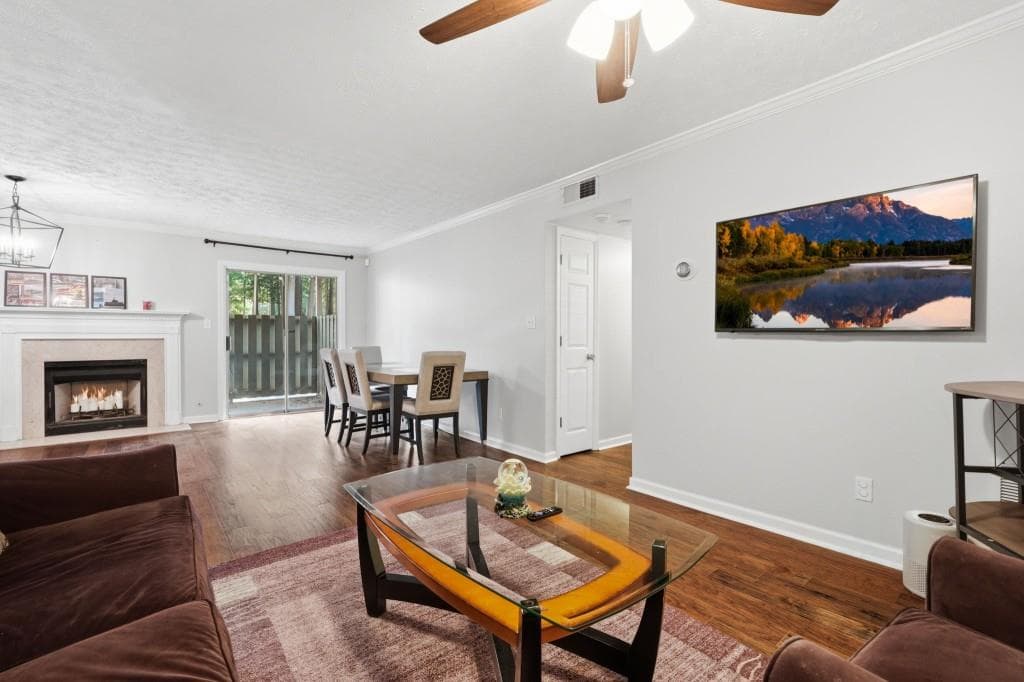 2 bedroom, 2 bathroom, 1,300 sq ft condominium for sale at 1402 N Crossing Drive, Atlanta, GA 30329 — photo 5