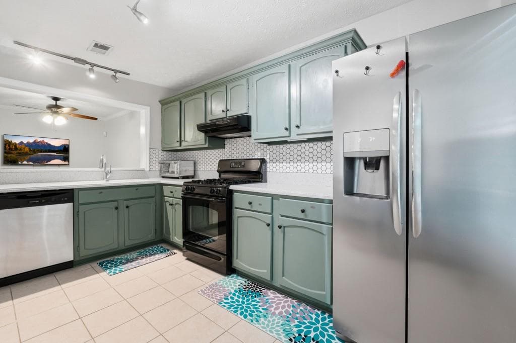 2 bedroom, 2 bathroom, 1,300 sq ft condominium for sale at 1402 N Crossing Drive, Atlanta, GA 30329 — photo 7