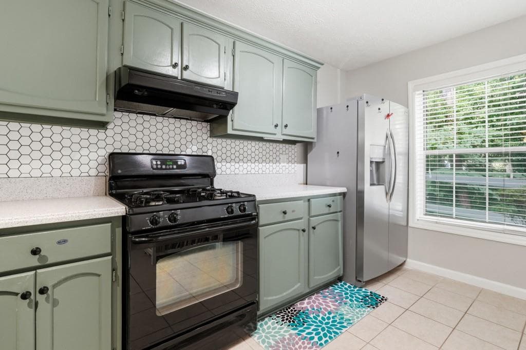 2 bedroom, 2 bathroom, 1,300 sq ft condominium for sale at 1402 N Crossing Drive, Atlanta, GA 30329 — photo 8
