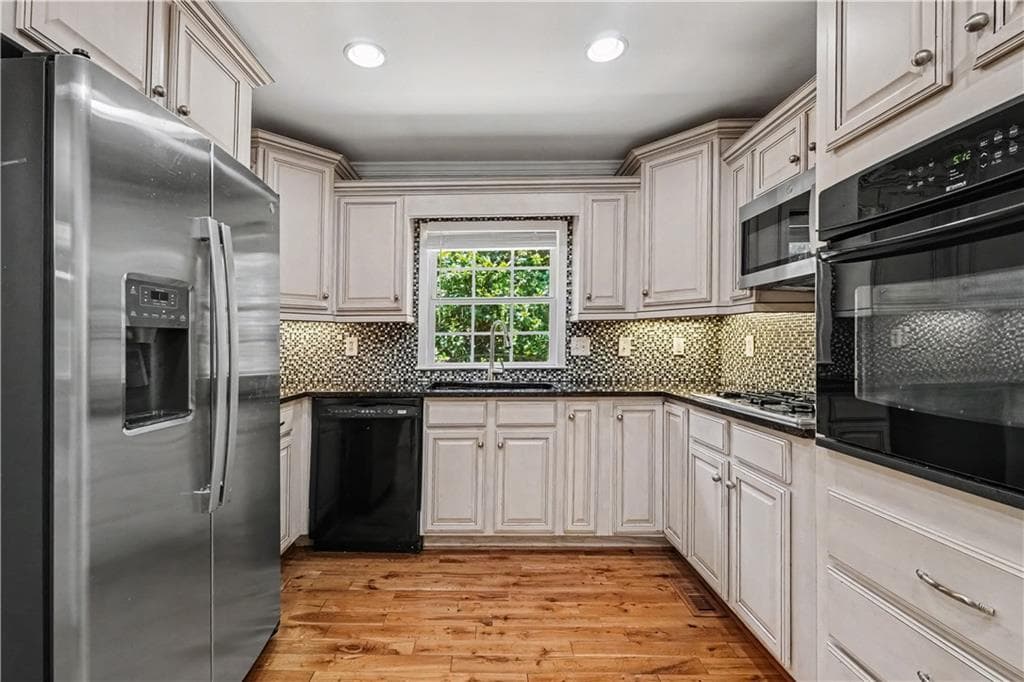 4 bedroom, 4 bathroom, 2,102 sq ft single family residence for sale at 580 Westchester Circle, Marietta, GA 30064 — photo 9