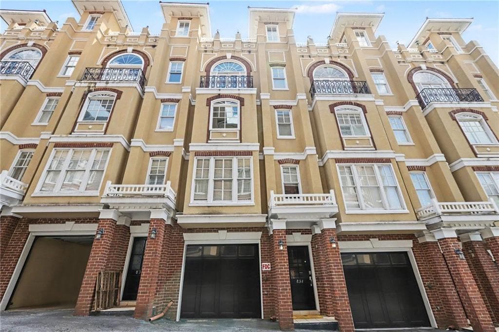 3 bedroom, 3 bathroom, 2,320 sq ft townhouse for rent at 834 Clifton Heights Lane, Atlanta, GA 30329 for $5,000 a month — photo 1 of 46