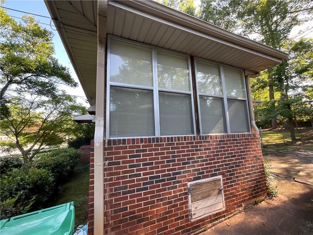 2 bedroom, 1 bathroom, 1,008 sq ft single family residence for sale at 2086 Edgemore Drive, Atlanta, GA 30316 — photo 4