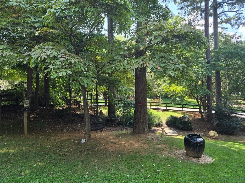 3 bedroom, 2 bathroom, 1,418 sq ft single family residence under contract at 102 Thomas Drive, Dallas, GA 30157 — photo 3